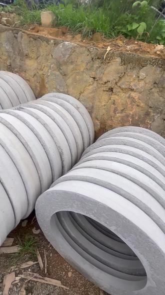 圓井蓋井座 新鮮出爐的水泥制品圓井蓋井座#施工現(xiàn)場(chǎng)實(shí)拍 #塑鋼模板 #